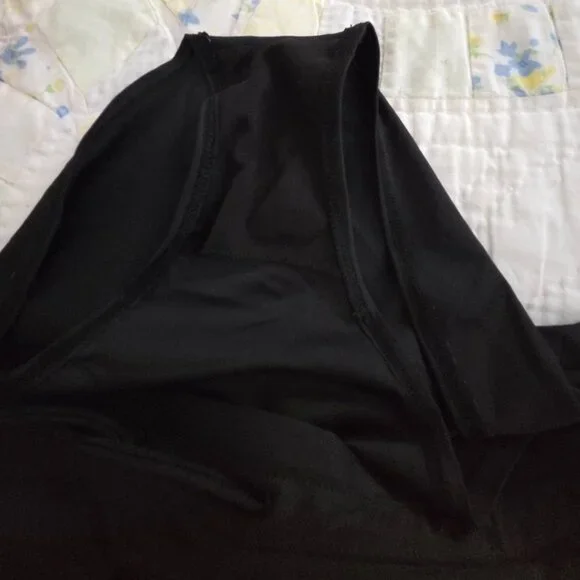 Scubapro and Hurley Women's Rash Guard Shirts + Two Pairs Swim Shorts (no-name) - Picture 14 of 14